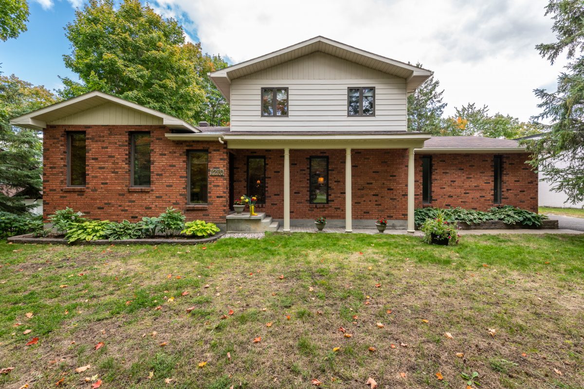 **SOLD** Old Carp Road Rural Kanata **SOLD** John and Anna Ostapyk